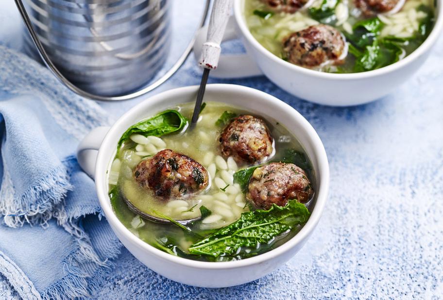 Risoni-Suppe mit Fleischbällchen