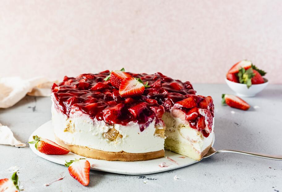 Windbeuteltorte mit Erdbeeren