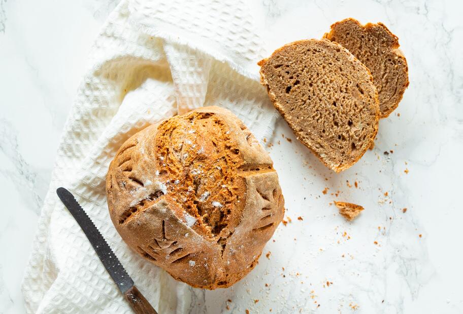 Klassisches Sauerteigbrot rustikal