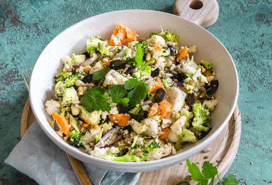 Gesunder Blitz-Brokkoli-Blumenkohl-Salat