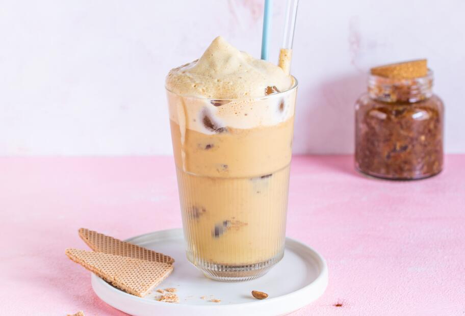 Eiskaffee ohne Reue mit Dattelpaste