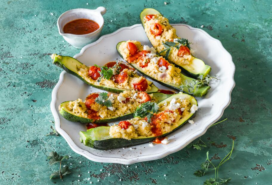 Gefüllte Zucchini mit Couscous und Feta
