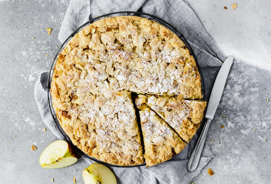 Kürbis-Apfelkuchen mit knusprigen Mandelstreuseln