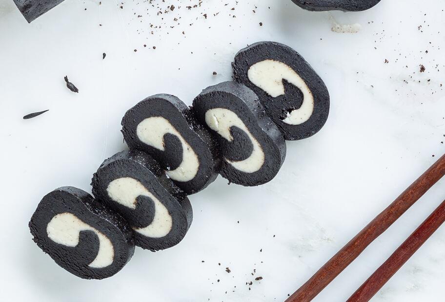 Süßes Oreo-Sushi-Eis