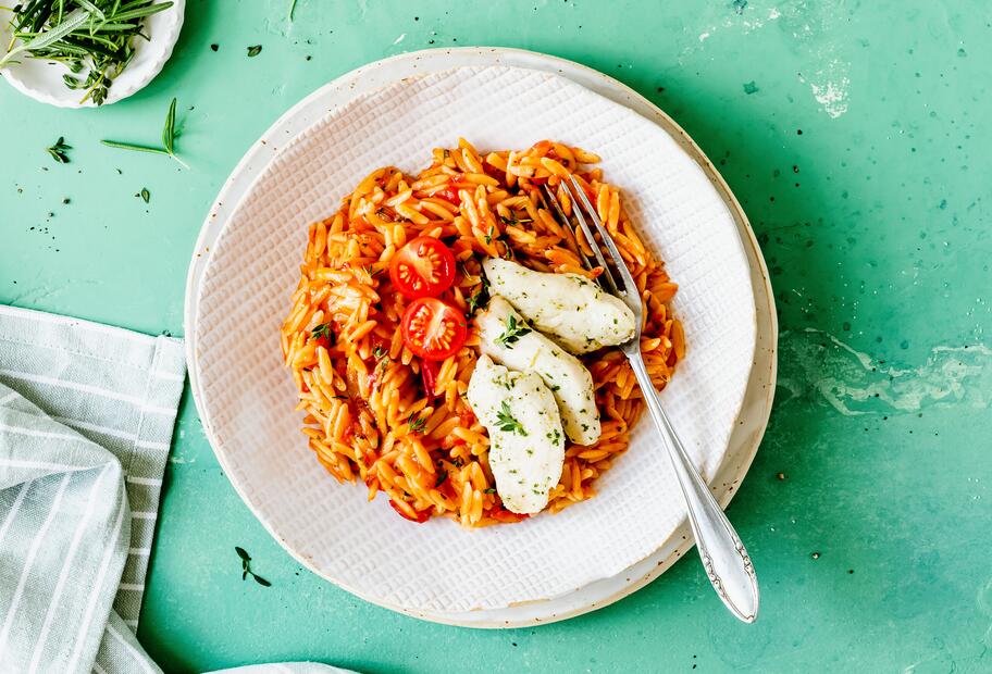 Tomaten-Kritharaki-Risotto mit Hähnchen