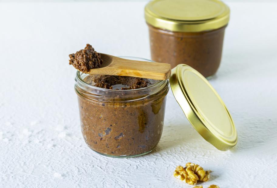 Würzige Umami-Paste für Soßen und Suppen