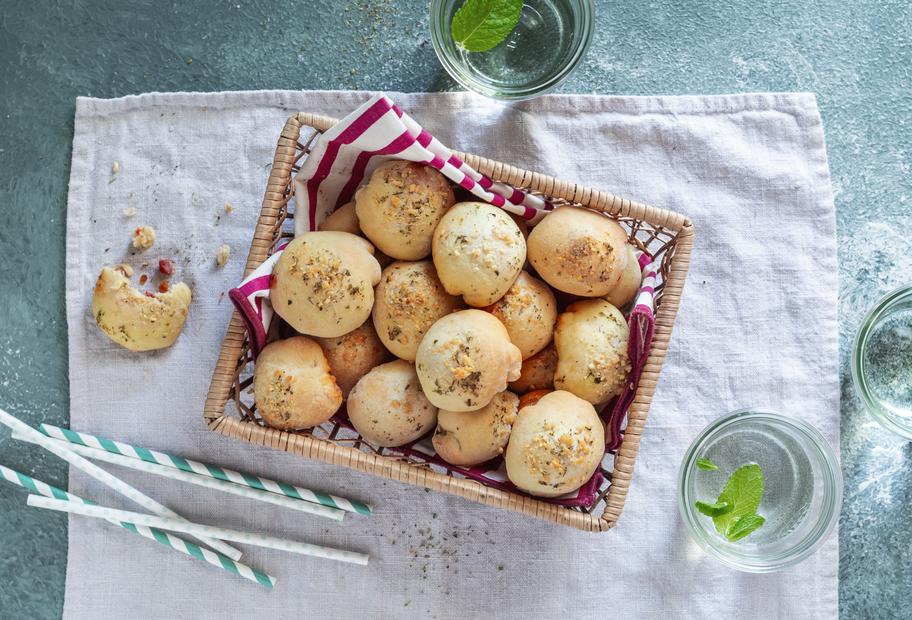 Pizza Bombs mit Mozzarella-Kern