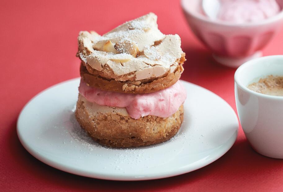 Rhabarber-Baiser-Törtchen mit Sahne