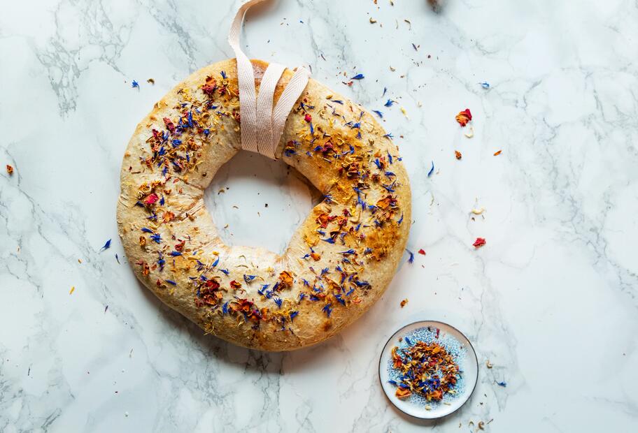 Perfekt zum Verschenken: Blütenbrot mit Sauerteig