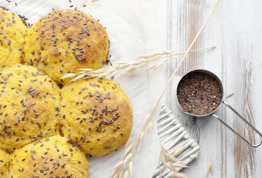 Joghurtbrötchen mit Karotten und Haferflocken