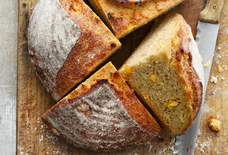 Maisbrot mit ganzen Maiskörnern