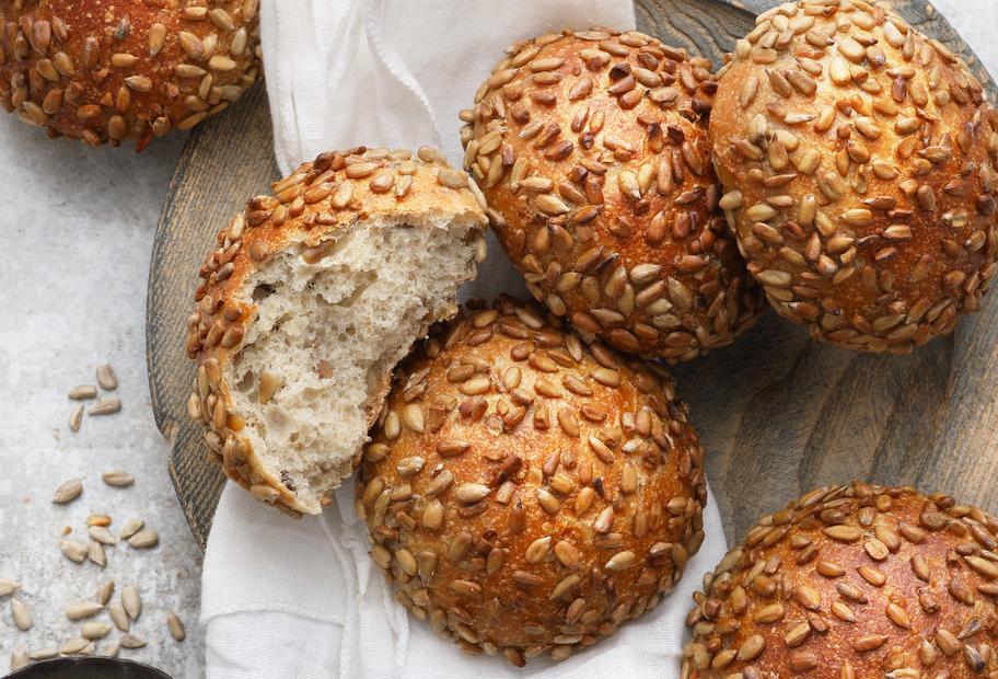 Knackfrische Sonnenblumenkernbrötchen