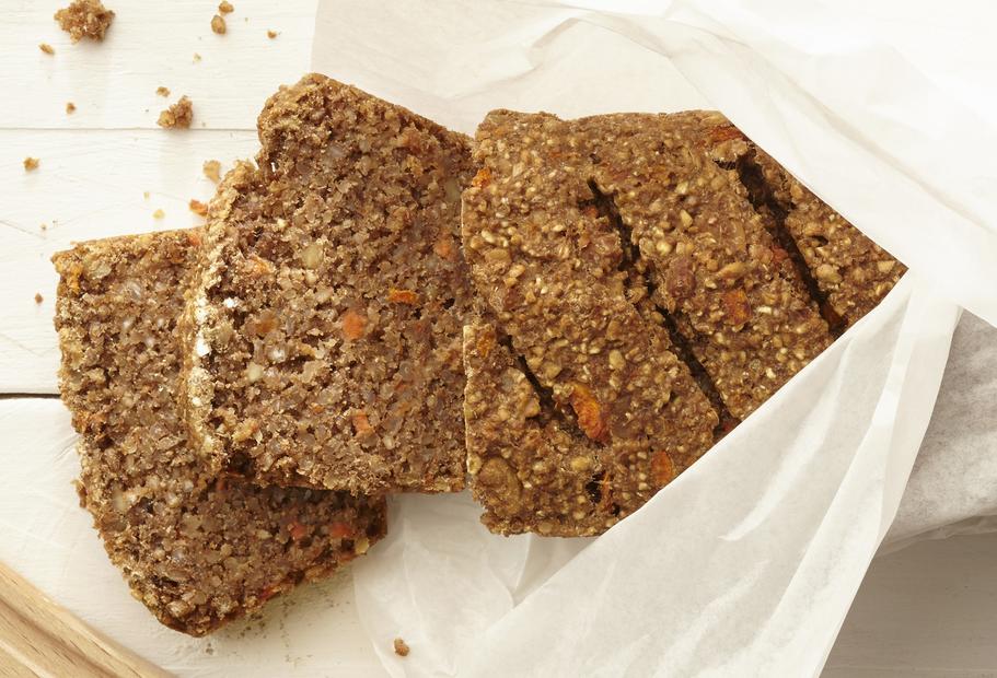 Vollkornbrot mit Karotte und Walnuss