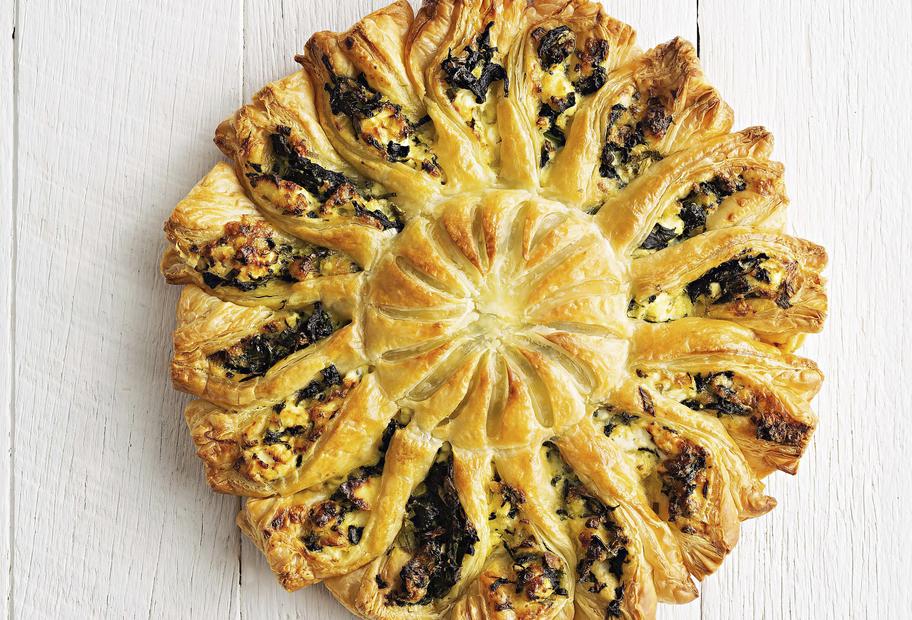 Zupfbrot-Sonne mit Spinat und Ricotta für deine Party