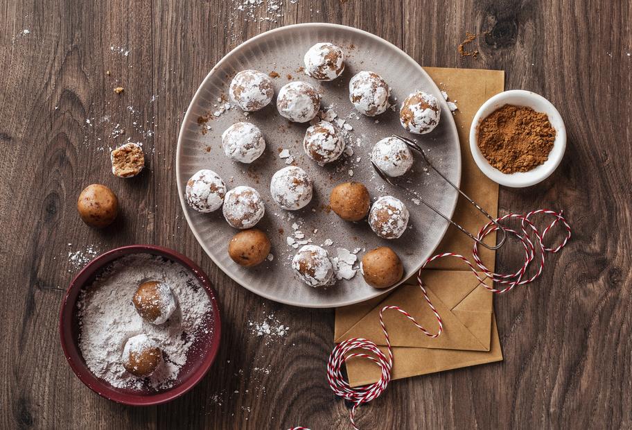 Himmlische Stollenkugeln mit weißer Schokolade