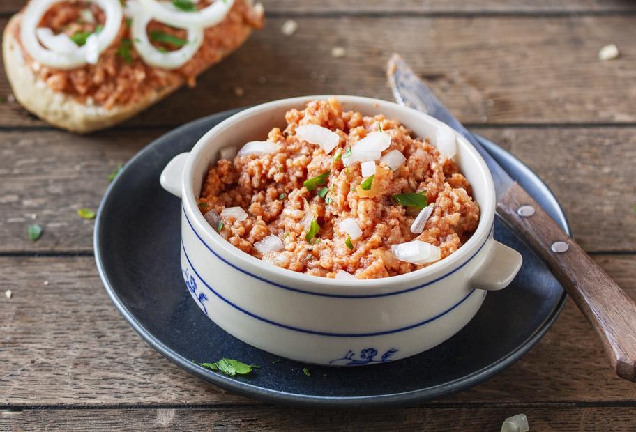 Blitzschnell gemixt und so würzig: Veganes Mett