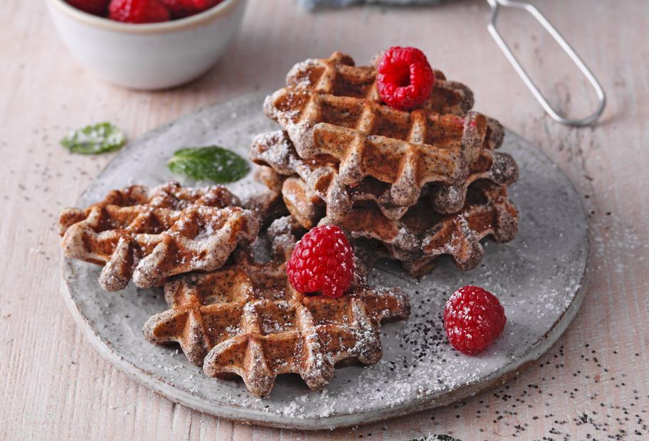 Die fluffigsten Hefewaffeln mit Mohn