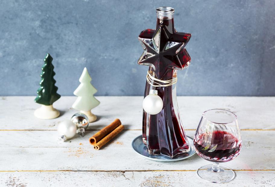 Fruchtiger Sauerkirsch-Zimt-Likör