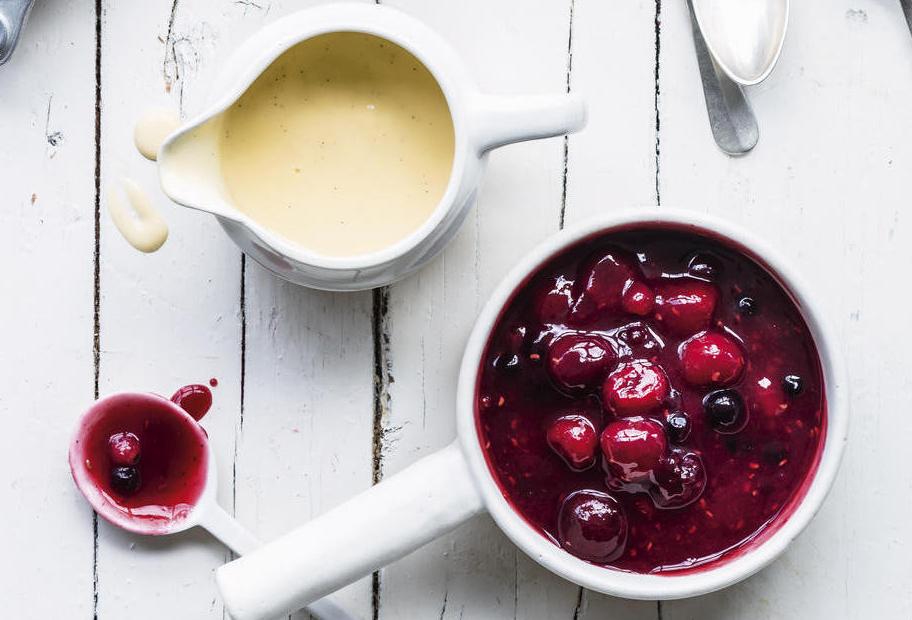 Luftig, locker, lecker: Vanillesoße zu Beerengrütze
