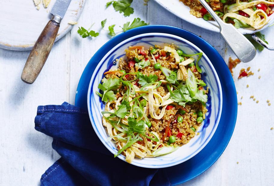 Gebratener Quinoa-„Reis“ mit Omelett