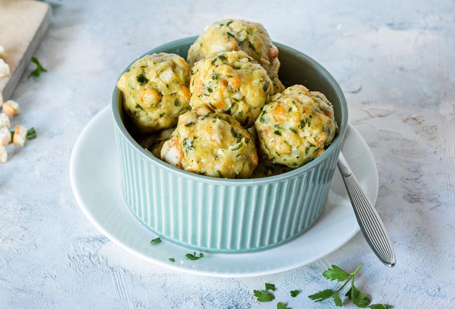 Grundrezept für Semmelknödel