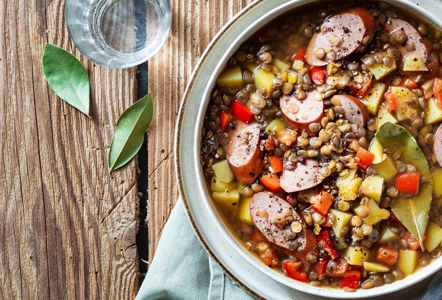 Linseneintopf mit Bockwürstchen