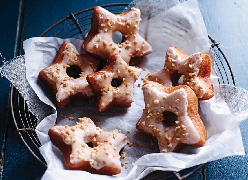 Fluffige Stern-Donuts