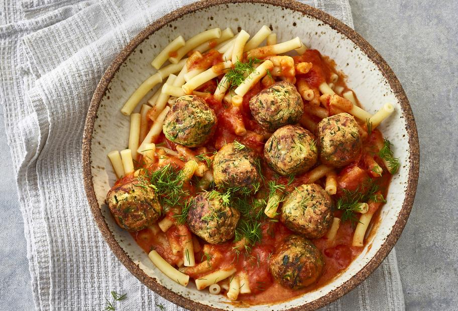 Vegane Paprika-Pasta mit Gemüsebällchen