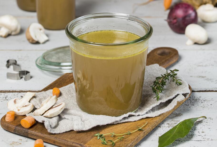 Gemüsebrühe aus Gemüseresten