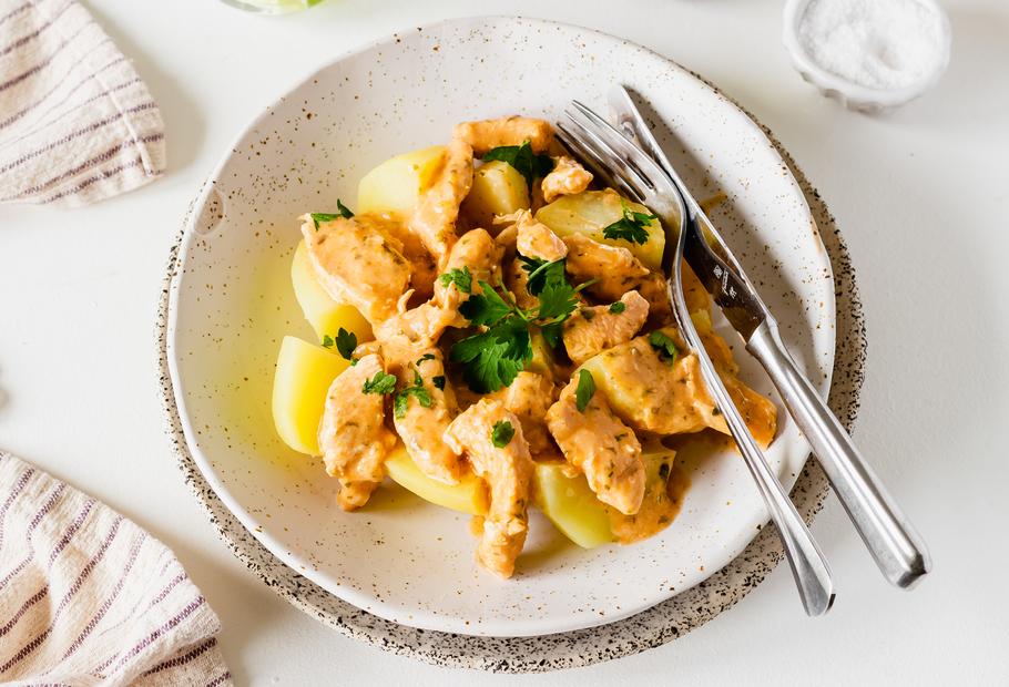 Sahniges Hähnchengeschnetzeltes mit Salzkartoffeln
