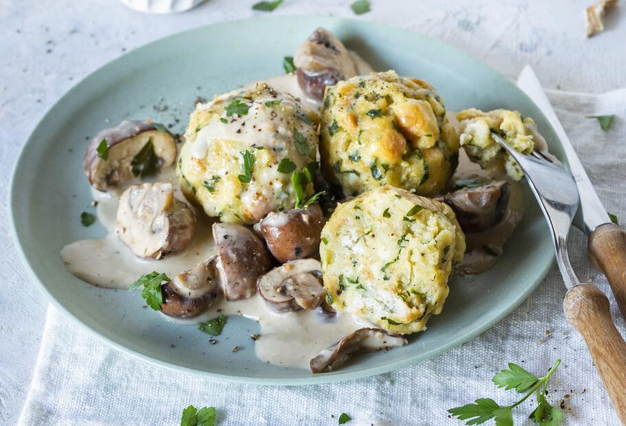 Semmelknödel mit italienischer Pilzrahmsoße für den Thermomix®