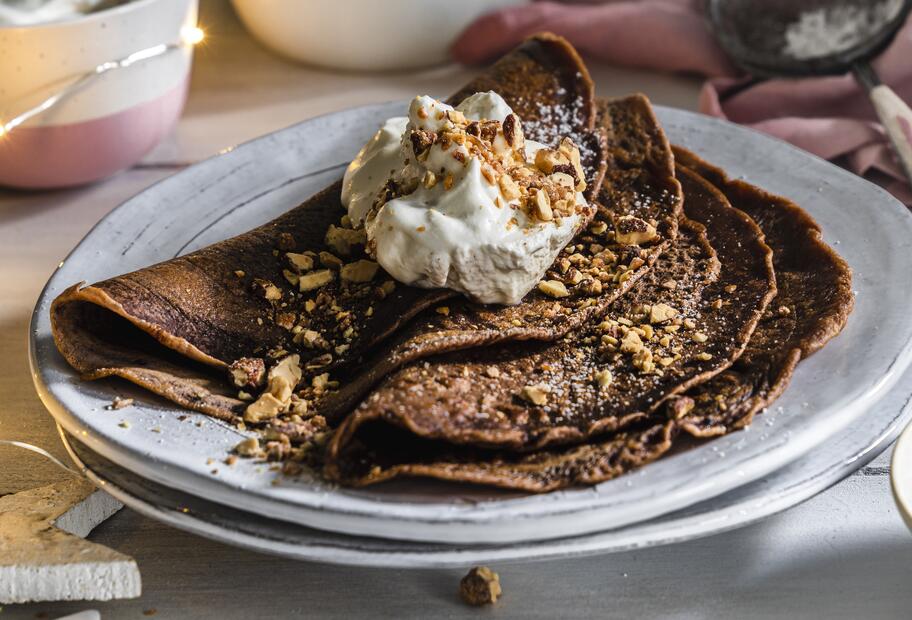 Vegane Pfannkuchen mit Zimtsahne