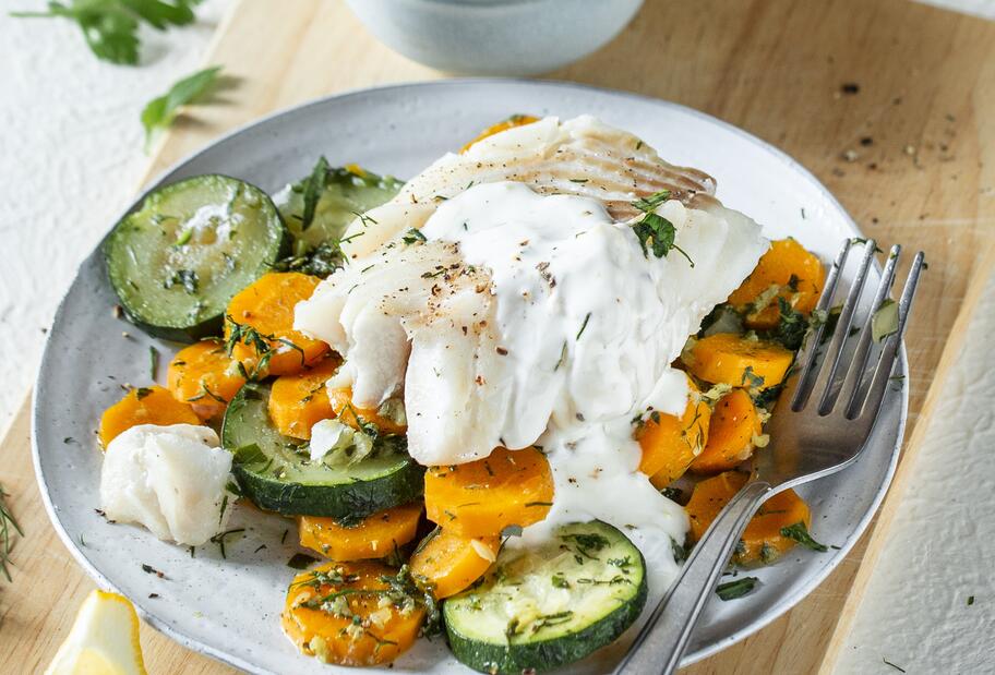 Kabeljau und Kräutergemüse aus dem Varoma® für den Thermomix® Kabeljau und Kräutergemüse aus dem Varoma® für den Thermomix®
