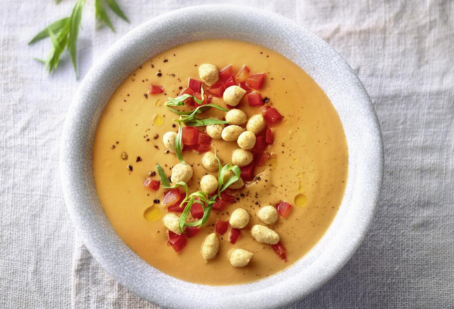 Kichererbsensuppe mit Ajvar und Tahin