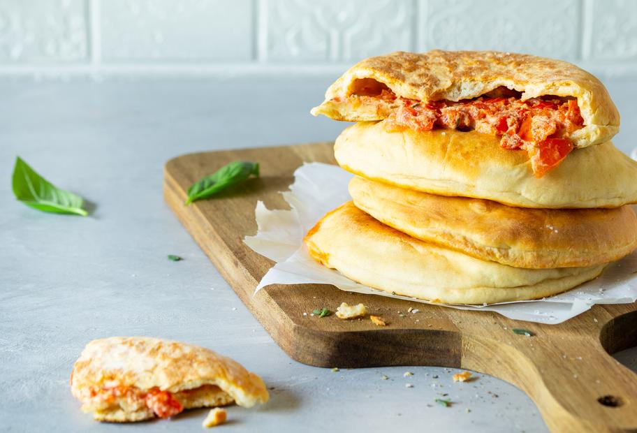 Pfannenbrot mit Tomatenfrischkäse