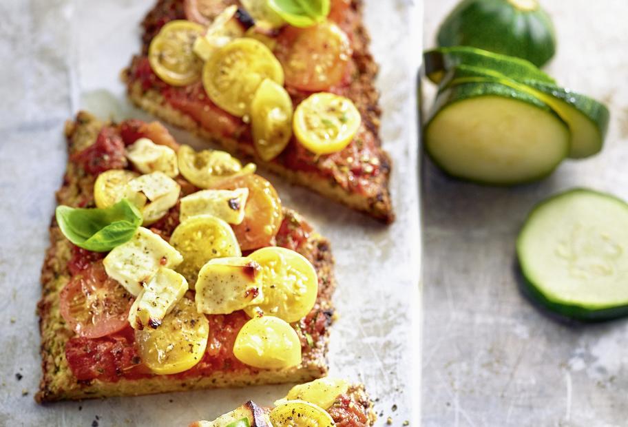 Pizza mit Zucchiniboden