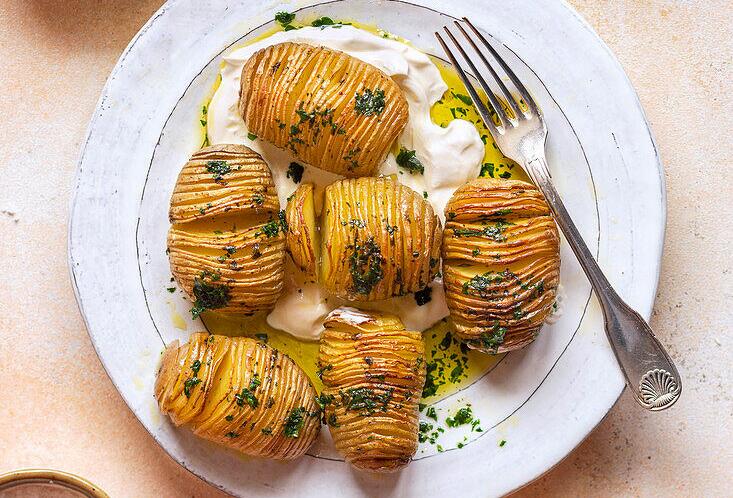 Fächerkartoffeln mit Petersiliensoße