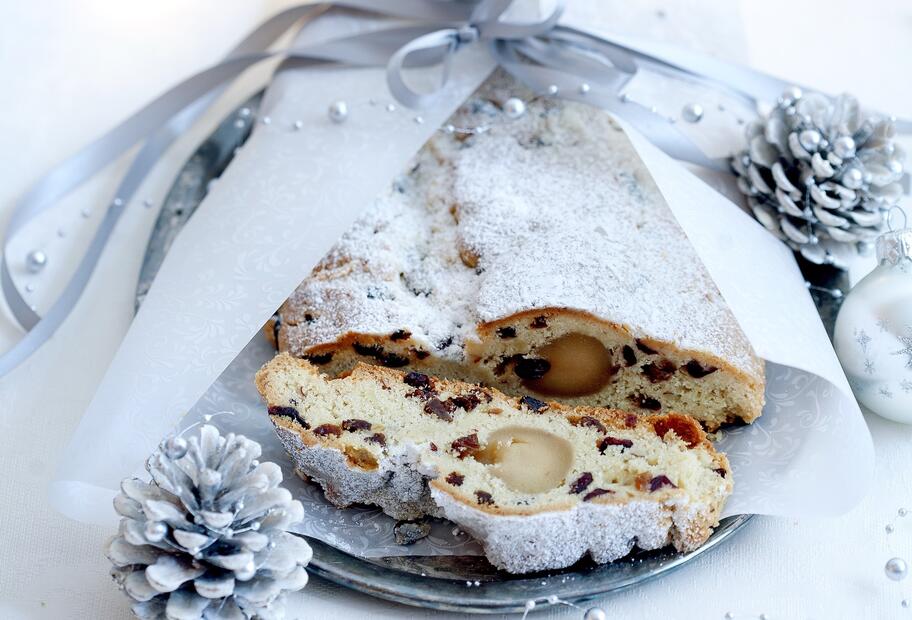 Festlicher Marzipanstollen
