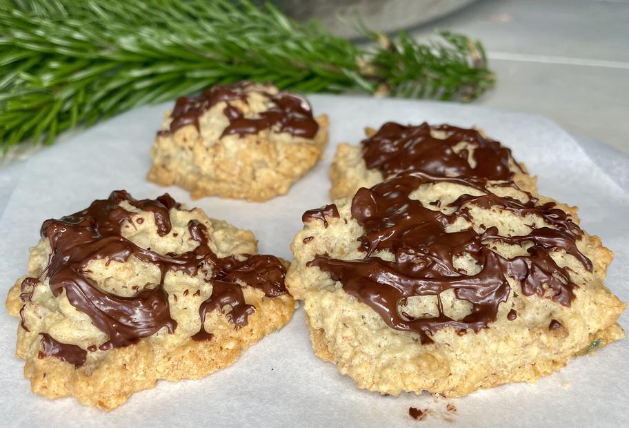 Haferflockentaler mit Nüssen und Schokolade