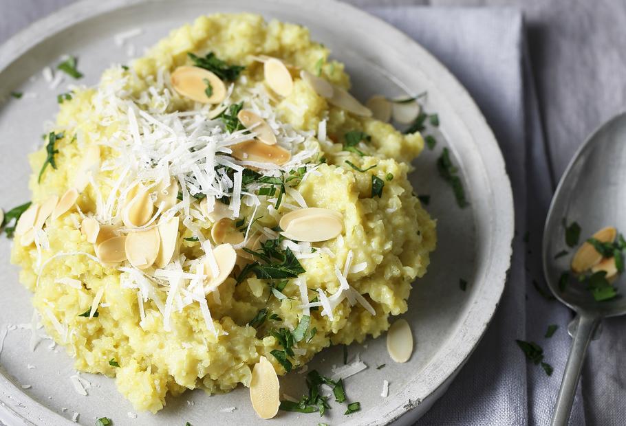 Blumenkohl-„Risotto“ mit Mandeln