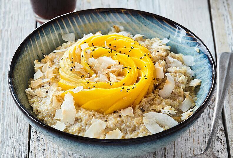 Quinoa-Porridge mit Mango