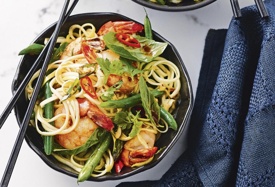 Asiatische Zucchini-Nudeln mit Garnelen