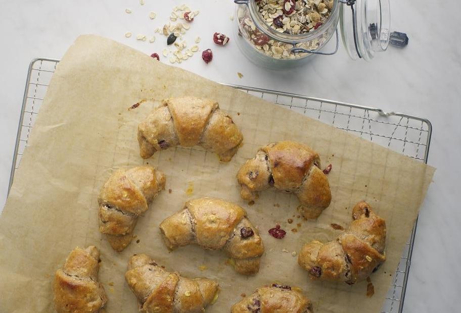 Müsli-Quark-Hörnchen mit Trockenobst