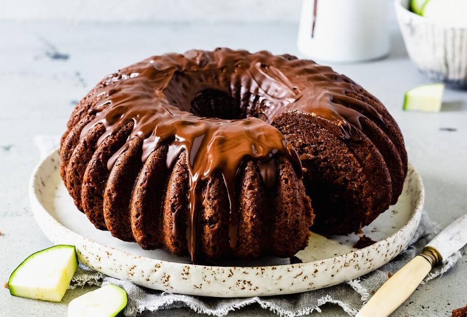 Low Carb Zucchini-Kuchen mit Schokolade Low Carb Zucchini-Kuchen mit Schokolade