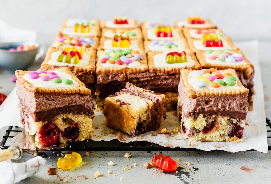 Bunter Fliesenkuchen