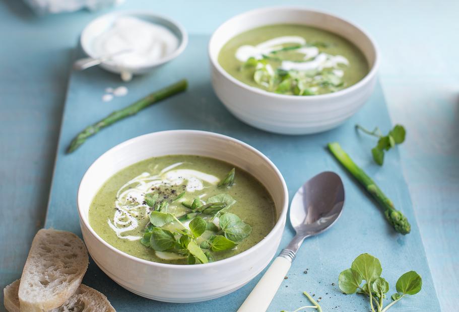 Grüne Spargelcremesuppe mit Mascarpone