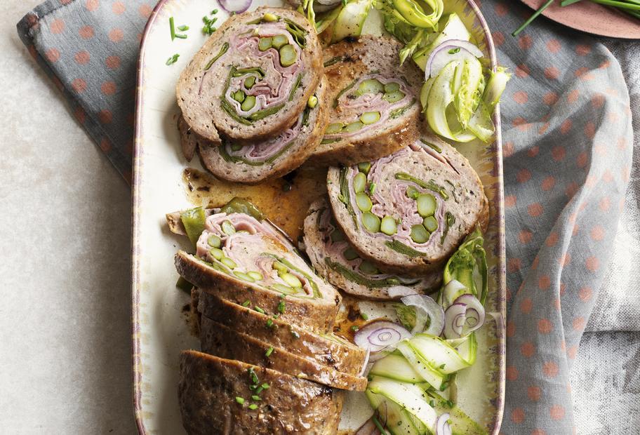 Hackbraten mit grünem Spargel