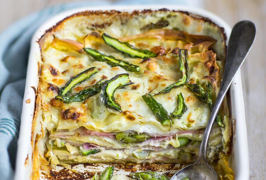 Grüne Spargellasagne mit Schinken