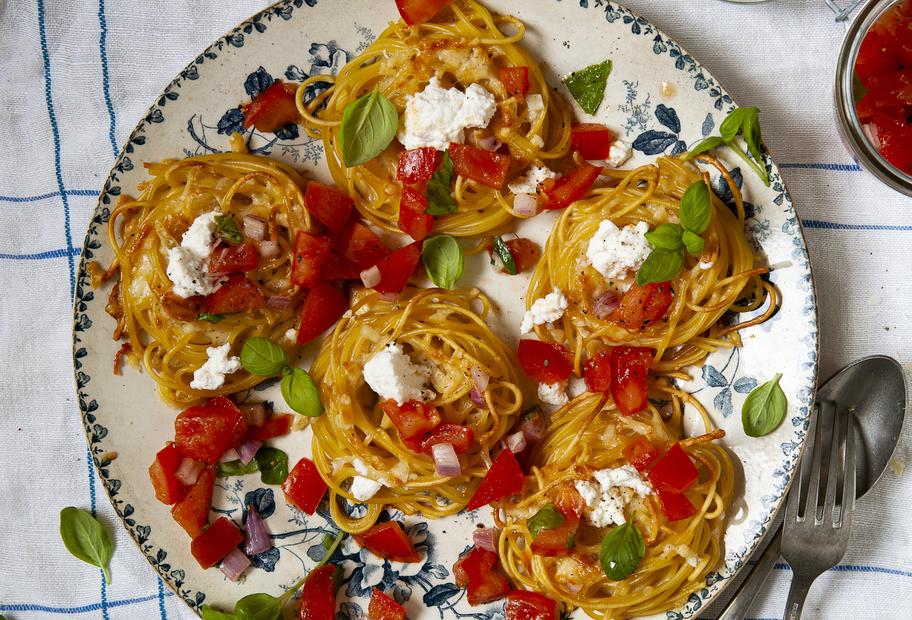 Knusprige Spaghetti-Nester mit Käse