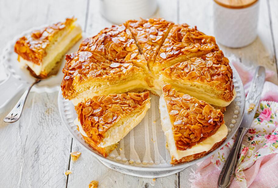 Omas klassischer Bienenstich